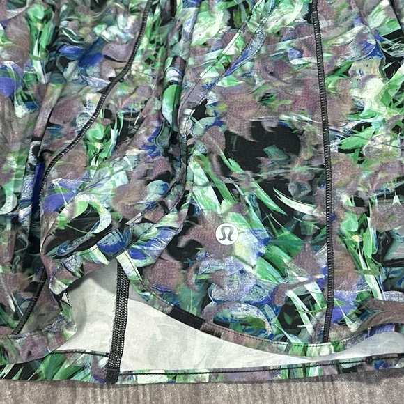 Lululemon Track That Mid-Rise Shorts in Rapid Flourish Multi [AA215] - Picture 4 of 8